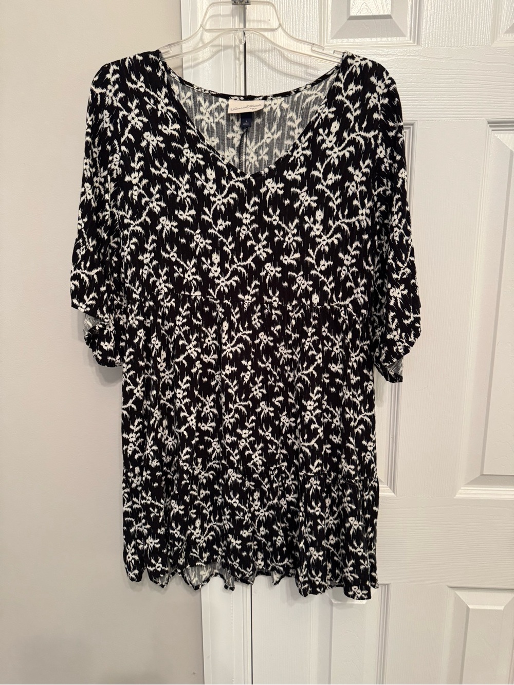 Universal Thread Black and White Floral V-Neck Midi Dress